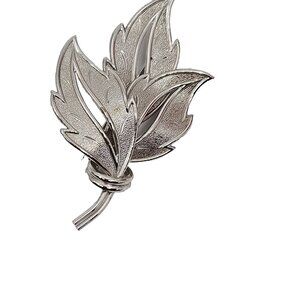 Coro Pegasus Vintage Leaf Brooch Bright Silver Tone